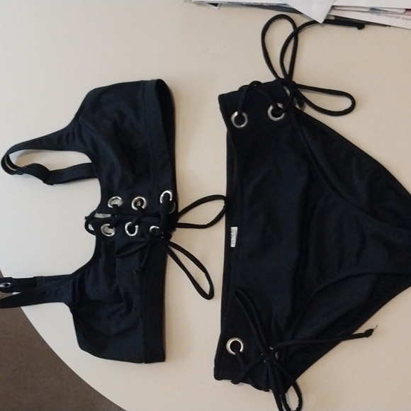 Black Venus bikini - Picture 1 of 7